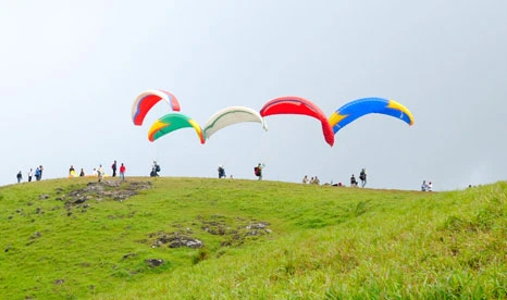 Paragliding and Trekking in Vagamon